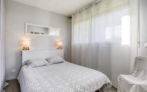 Arcachon 204: Soveværelse, Seng, Møbel, Værelse, Ejendom, Sengetøj, Hvid, Sengetøj, Indretning, Bed Frame