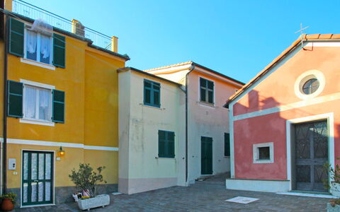 Casale: Ejendom, Hus, Bygning, Hjem, Gul, Ejendom, Facade, Stad, Kvarter, Arkitektur