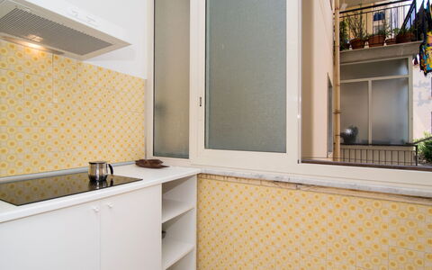 Ritamar: Værelse, Ejendom, Countertop, Flise, Indretning, Cabinetry, Gul, Møbel, Bygning, Etage