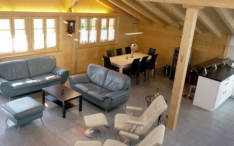 Majelas Heiti: Møbel, Ejendom, Bord, Vindue, Couch, Stol, Indretning, Arkitektur, Træ, Bygning