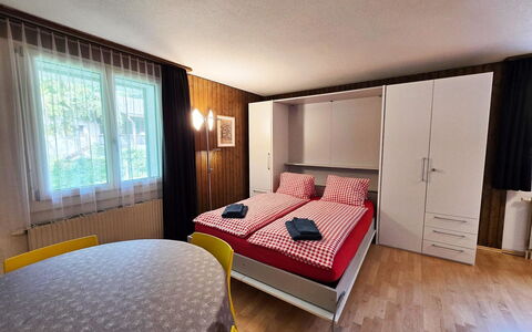 Sörenweg 5: Møbel, Indretning, Træ, Soveværelse, Etage, Gulvbelægning, Seng, Værelse, Lejlighed, Bed Frame