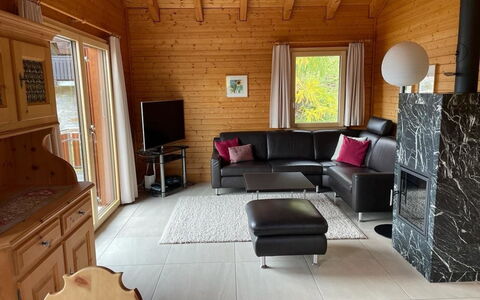 Brunnquell: Møbel, Cabinetry, Indretning, Træ, Gulvbelægning, Etage, Stue, Stol, Hårdttræ, Ejendom