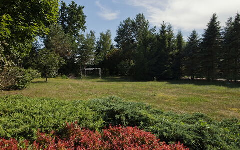 Latków: Græs, Hjem, Land Lot, Have, Bunddække, Dør, Sidespor, Stuehus, Garden Bygninger