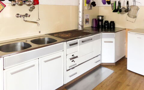 Lehen: Cabinetry, Køkkenvask, Countertop, Håndvask, Ejendom, Tap, Hvid, Køkken, Produkt, Komfur