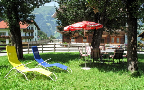 Zell am Ziller 608: Plante, Møbel, Træ, Paraply, Udendørs Møbler, Skygge, Land Lot, Biome, Stol, Fritid
