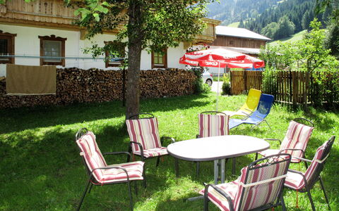 Zell am Ziller 608: Plante, Møbel, Ejendom, Grøn, Botanik, Stol, Træ, Vindue, Land Lot, Græs
