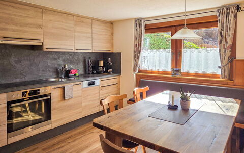 Egger: Træ, Møbel, Indretning, Gulvbelægning, Etage, Køkken, Værelse, Countertop, Loft, Cabinetry