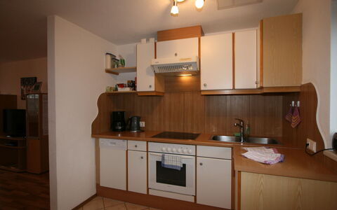 Margit: Brun, Cabinetry, Countertop, Tap, Håndvask, Ejendom, Køkkenvask, Bygning, Komfur, Køkken