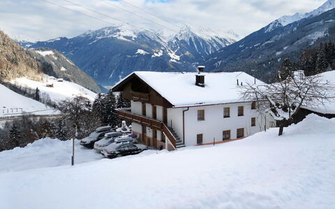 Oberhaus: Sne, Bjerg, Vinter, Bjergrige Landskabsformer, Bjergkæde, Himmel, Alps, Ejendom, Hill Station, Hus