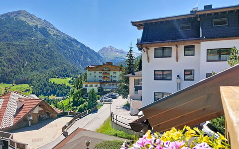 Alpenblick: Hus, Hjem, Hill Station, Bjergkæde, Hældning, Landsby, Alps, Bjerglandsby, Altan, Dal