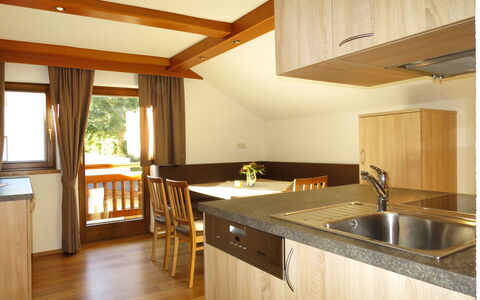 Alpenblick: Countertop, Ejendom, Værelse, Møbel, Køkken, Cabinetry, Bygning, Etage, Indretning, Hårdttræ