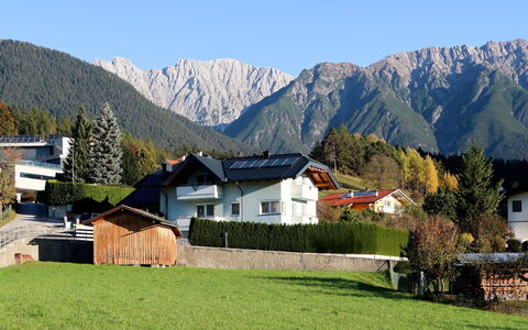 Frisch: Bjergrige Landskabsformer, Bjerg, Bjerglandsby, Bjergkæde, Naturlige Landskab, Alps, Ejendom, Hjem, Hill Station, Hus