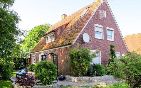 Haus am See: Plante, Himmel, Ejendom, Vindue, Bygning, Land Lot, Træ, Hus, Græs, Sommerhus