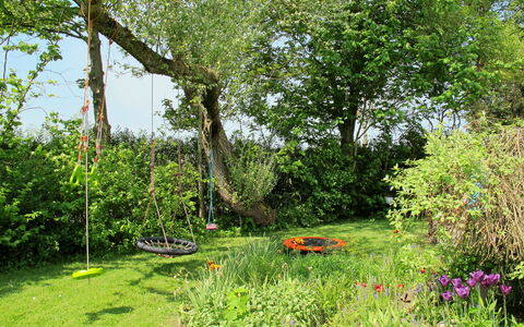 Haus am See: Naturlige Landskab, Vegetationen, Natur, Træ, Have, Grøn, Naturreservat, Naturligt Miljø, Græs, Ejendom