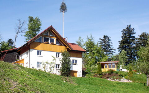 Mühlenmichelshäusle: Himmel, Plante, Bygning, Ejendom, Vindue, Hus, Træ, Land Lot, Hældning, Sommerhus