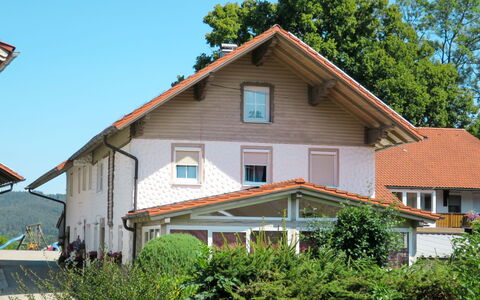 Triendl: Himmel, Bygning, Plante, Vindue, Hus, Træ, Land Lot, Træ, Sommerhus