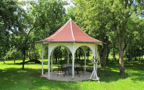 Zum Katzengrund i: Pavilion, Gazebo, Baldakin, Botanik, Bygning, Træ, Skygge, Hus, Græs, Udendørs Struktur