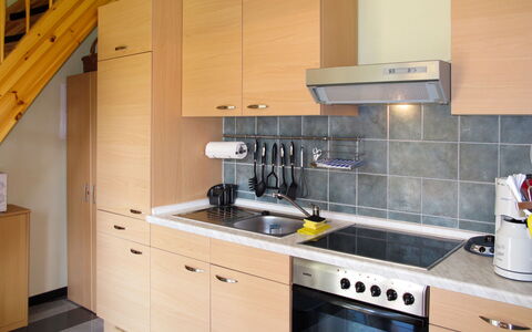 Zum Katzengrund i: Cabinetry, Countertop, Værelse, Køkken, Ejendom, Møbel, Gul, Indretning, Loft, Bygning