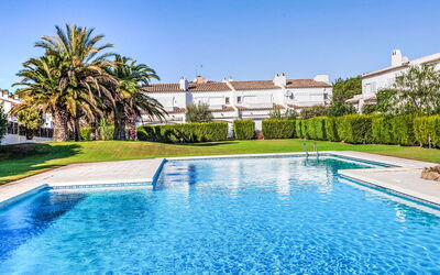 Pals 724: Blå, Svømmepøl, Udvej, Estate, Have, Landscaping, Lawn, Mansion, Skygge, Villa