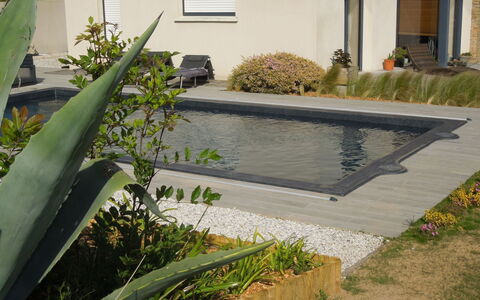 Belle Vue sur Mer: Himmel, Bjerg, Daytime, Bygning, Plante, Naturlige Landskab, Hus, Vegetationen, Highland, Træ