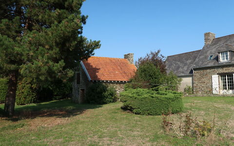 La Longère: Plante, Himmel, Vindue, Bygning, Træ, Hus, Naturlige Landskab, Græs, Land Lot, Sommerhus