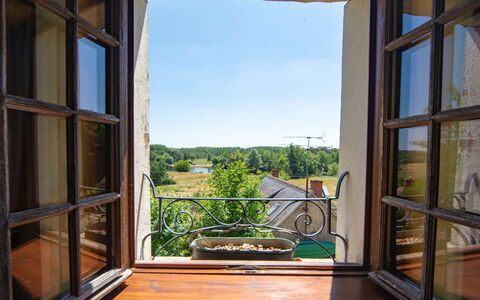 Le Pigeonnier: Ejendom, Bygning, Himmel, Plante, Azure, Træ, Skygge, Vindue, Belysning