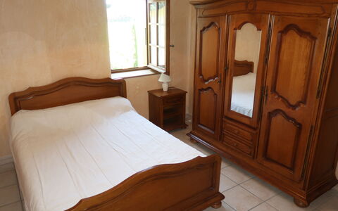 Le Mas: Møbel, Bygning, Vindue, Cabinetry, Komfort, Træ, Indretning, Bed Frame, Etage, Gulvbelægning