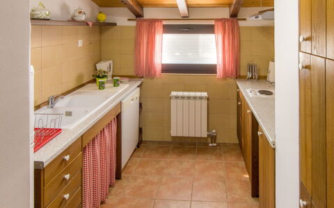Danica: Cabinetry, Møbel, Countertop, Træ, Indretning, Bygning, Gulvbelægning, Køkken, Etage, Vindue