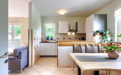 Carlo: Cabinetry, Bord, Møbel, Countertop, Plante, Stueplante, Håndvask, Azure, Køkken, Køkkenvask