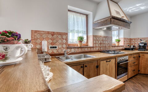 Villa Toni: Køkken, Indretning, Træ, Countertop, Gulvbelægning, Cabinetry, Loft, Hjem, Værelse, Etage