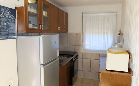 Tin: Cabinetry, Ejendom, Indretning, Køkken Apparat, Køkken, Etage, Husholdningsapparat, Gulvbelægning, Træ