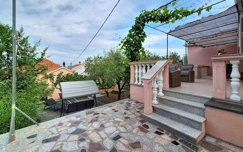 Ines: Sidespor, Have, Sommerhus, Udendørs Møbler, Skygge, Gård, Garden Bygninger, Backyard, Landscaping, Hårdttræ