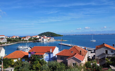 Ines: Vand, Sky, Himmel, Bygning, Daytime, Ejendom, Natur, Azure, Arkitektur, Coastal Og Oceaniske Landskabsformer