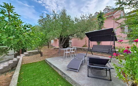 Ines: Sidespor, Have, Sommerhus, Udendørs Møbler, Skygge, Gård, Garden Bygninger, Backyard, Landscaping, Hårdttræ