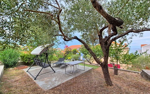 Ines: Sidespor, Have, Sommerhus, Udendørs Møbler, Skygge, Gård, Garden Bygninger, Backyard, Landscaping, Hårdttræ
