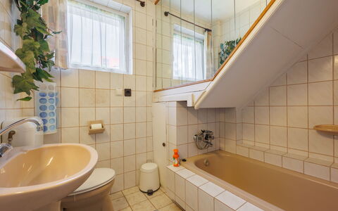 Dul: Sanitærarmatur, Badeværelse, Gulvbelægning, Indretning, Etage, Badeværelsesvask, Vvs, Tap, Håndvask, Loft