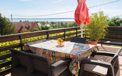 Dul: Møbel, Stol, Udendørs Møbler, Bord, Udendørs Bord, Køkken & Spisebord, Skygge, Kaffebord, Eco Hotel, Altan