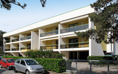 Bibione 621: Ejendom, Bil, Køretøj, Bygning, Boligområde, Arkitektur, Hus, Ejendom, Lejlighed, Facade