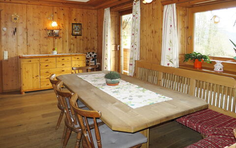 Nachbarbauer: Værelse, Møbel, Spisestue, Bord, Ejendom, Bygning, Indretning, Loft, Etage, Køkken & Spisebord
