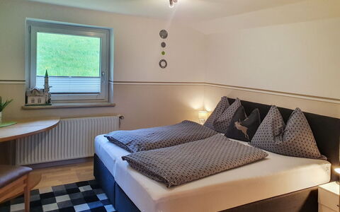 Radstadt 606: Soveværelse, Møbel, Seng, Værelse, Ejendom, Indretning, Bed Frame, Madras, Etage, Loft