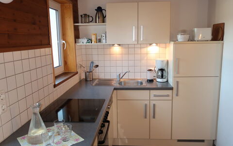 Achensee 603: Countertop, Cabinetry, Køkkenvask, Håndvask, Tap, Møbel, Sanitærarmatur, Køkken, Komfur, Træ