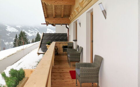 Kaltenbach 626: Plante, Bygning, Ejendom, Himmel, Træ, Vindue, Arkitektur, Træ, Veranda, Stol