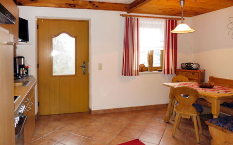 Kaltenbach 627: Værelse, Ejendom, Bygning, Hus, Loft, Indretning, Etage, Møbel, Træ, Bord