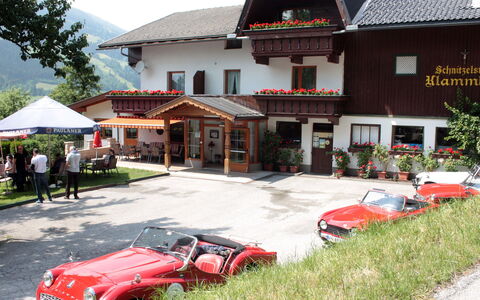 Zell am Ziller 615: Bygning, Plante, Hjul, Køretøj, Ejendom, Bil, Vindue, Himmel