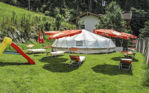 Landhaus Heim: Græs, Telt, Camping, Hill Station, Træ, Fritid, Landdistrikt, Land Lot, Backyard, Landskab