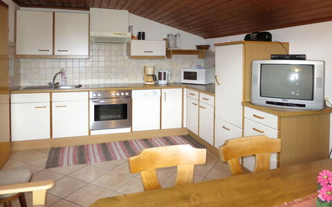 Bloserhof: Værelse, Ejendom, Cabinetry, Møbel, Køkken, Bygning, Indretning, Komfur, Countertop, Hus