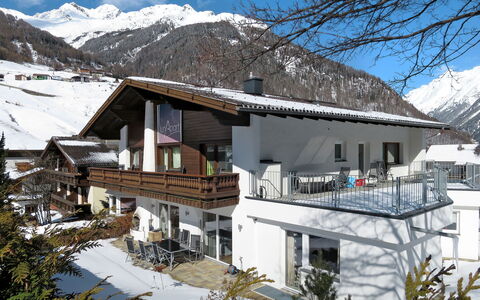Sölden 622: Himmel, Sne, Bygning, Bjerg, Ejendom, Vindue, Træ, Hus, Hældning, Sky