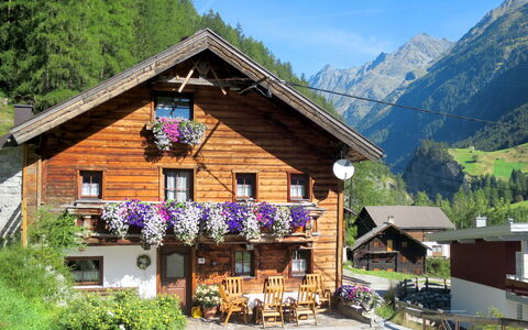 Sölden 625: Bjerglandsby, Ejendom, Bjergrige Landskabsformer, Bjerg, Hus, Bygning, Bjergkæde, Alps, Hytte, Hill Station