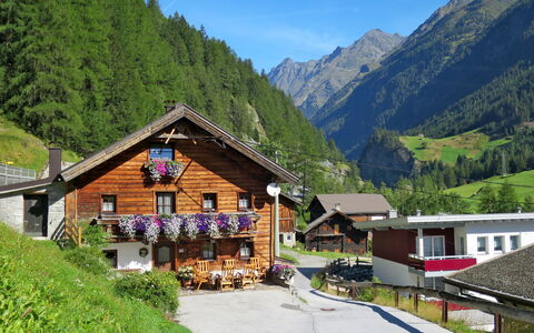 Sölden 625: Bjerg, Himmel, Plante, Bygning, Vindue, Natur, Træ, Naturlige Landskab, Hus, Highland