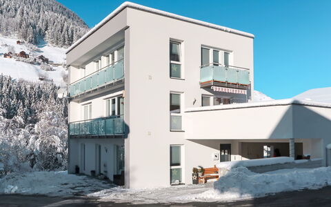 Tschiderer: Himmel, Bygning, Sne, Vindue, Urban Design, Hus, Boligområde, Ejendom, Hældning, Facade